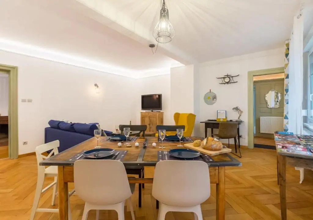 Colmar Appt familial à 3 min du centre - parking gratuit - Une chambre et 5 pers