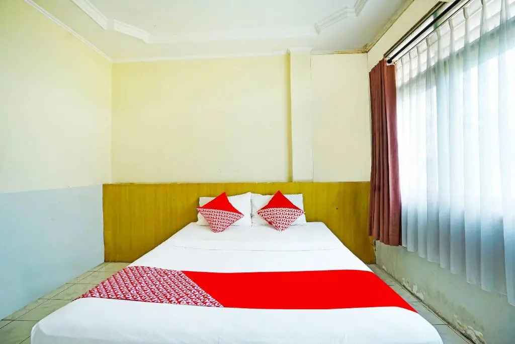 OYO 90390 Hotel Rd Premium