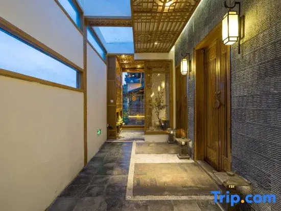 Xianyun Lakeside Hostel