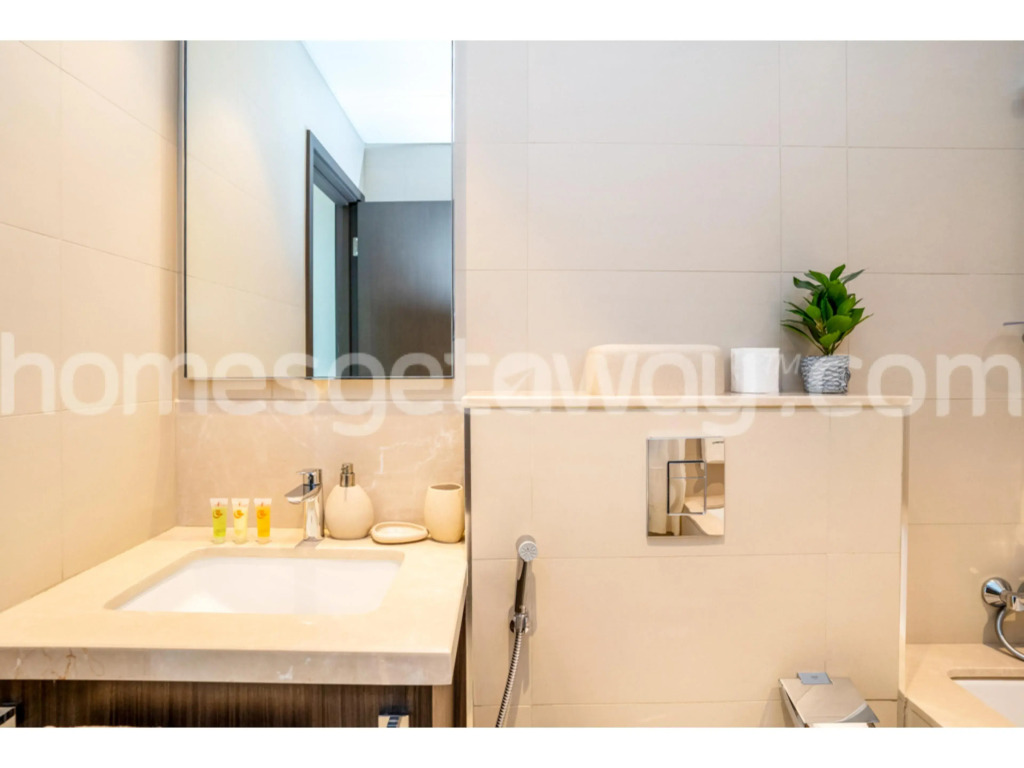 KeyOne - 3BR with Maids in Downtown Views