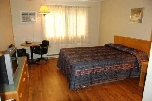 Selkirk Inn