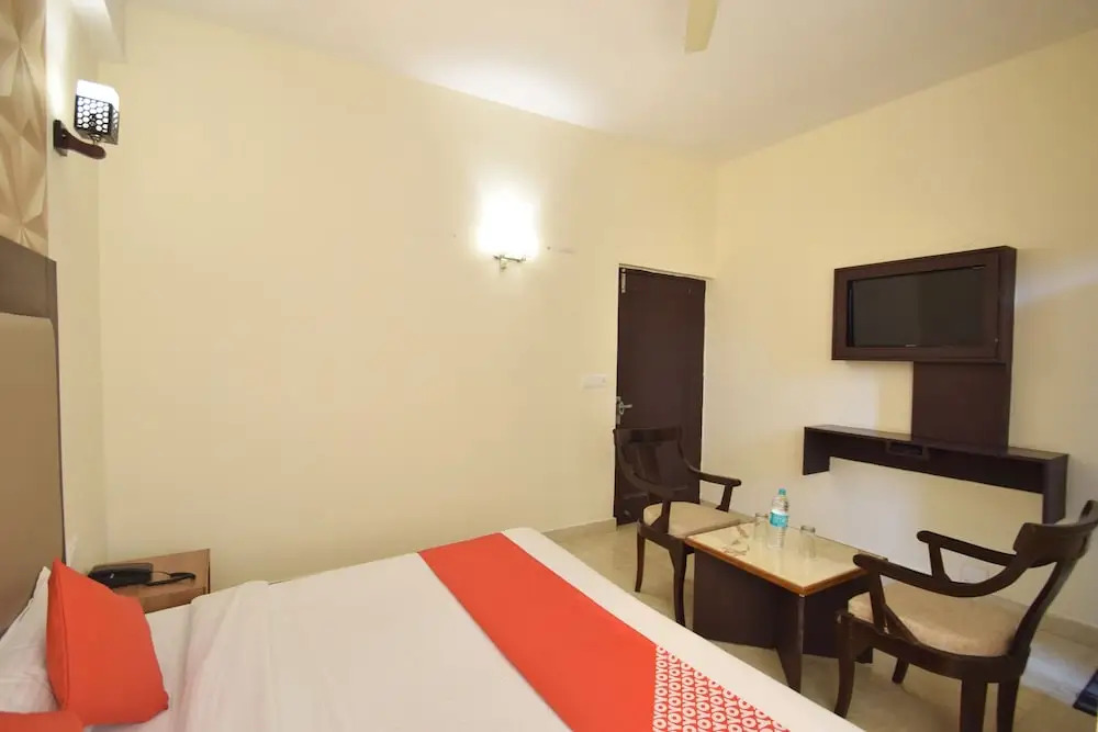 Oyo 11567 Hotel Shivalik Hills