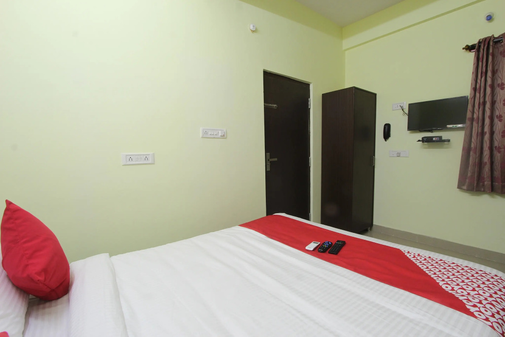 Hotel O V R Residency Near Sri Amruth Chithra Mandira