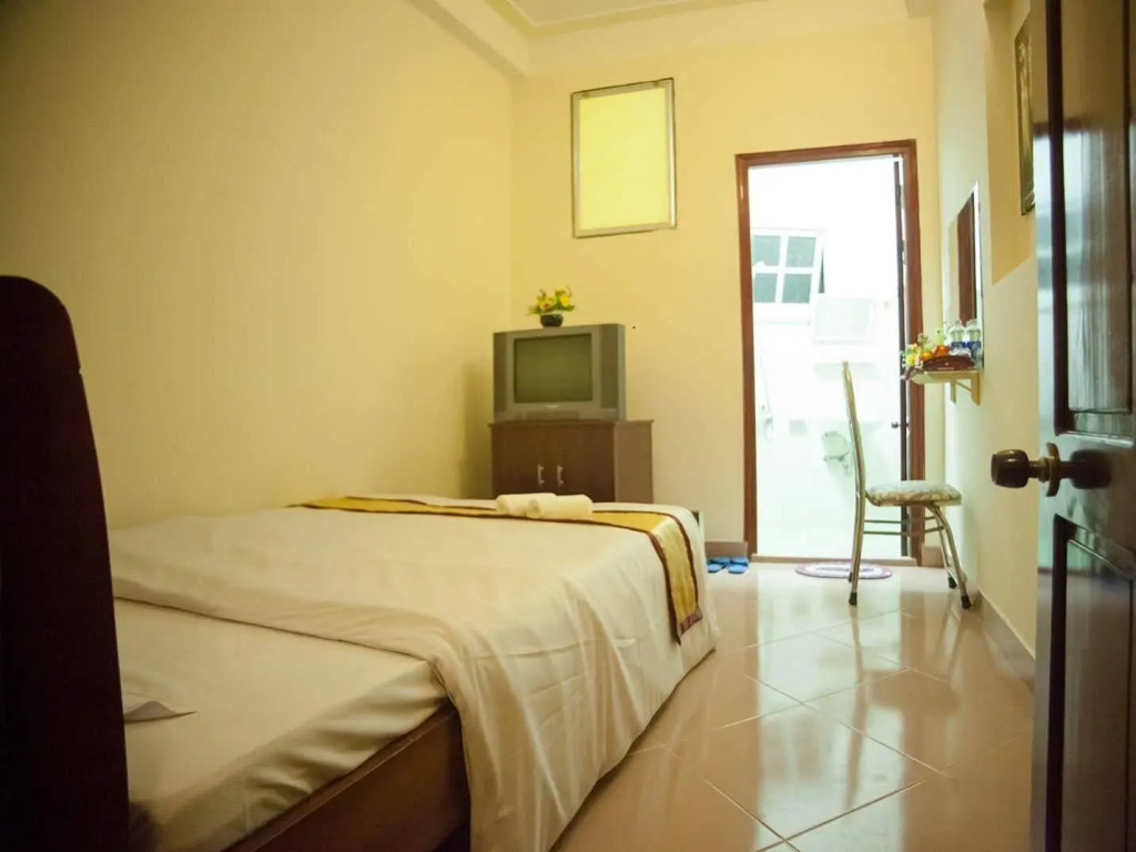 Happy Day Hotel