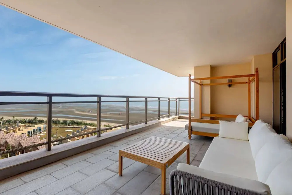 Days Hotel By Wyndham Fangchenggang Bailang Beach