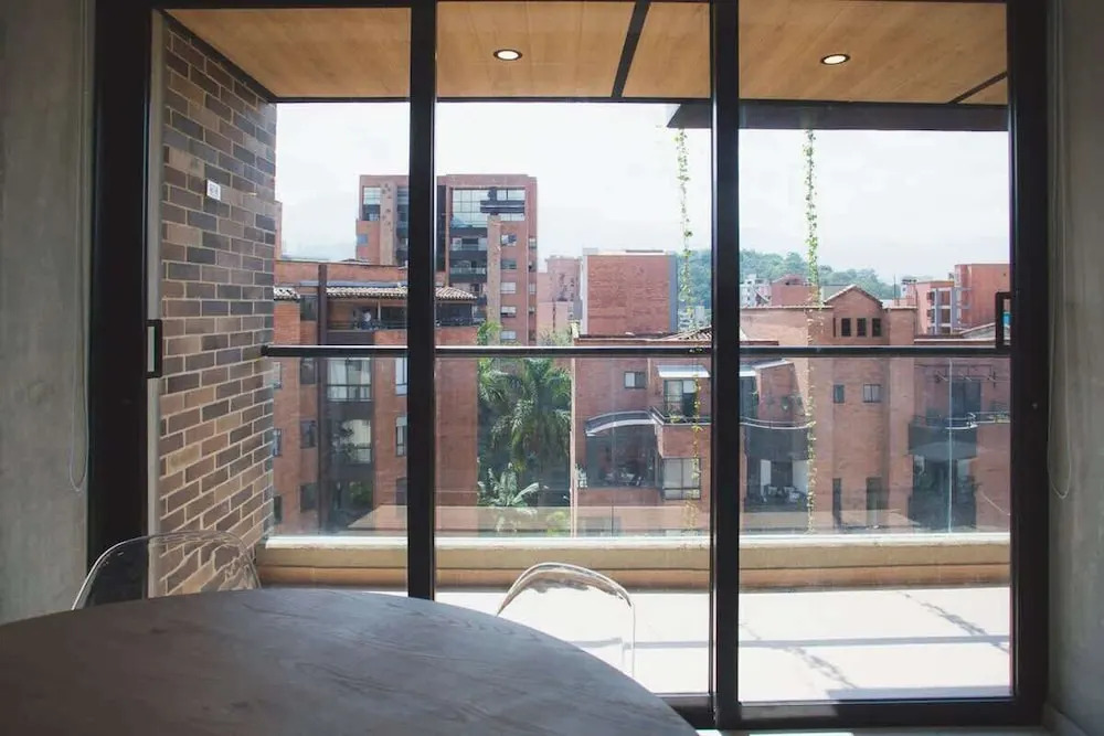Cool 3 BR W/ Balcony in Laureles Medellín