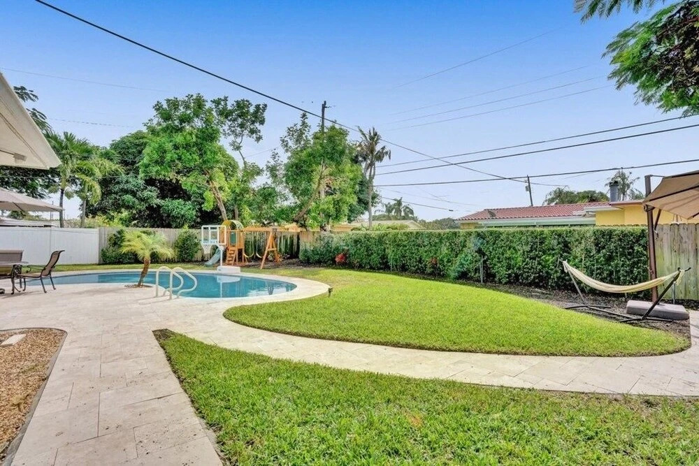Just A 3.5 Mile Drive To Lauderdale By The Sea 4 Bedroom Home by Redawning