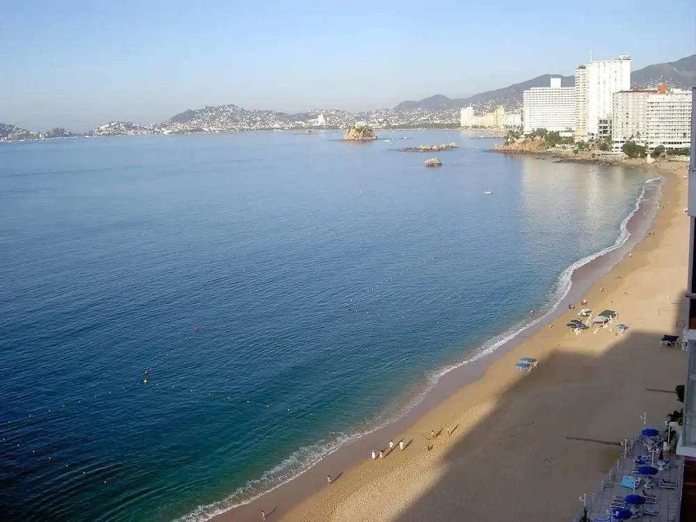 4BR APT IN Paseo DE LA Playa 35, Acapulco Diamante