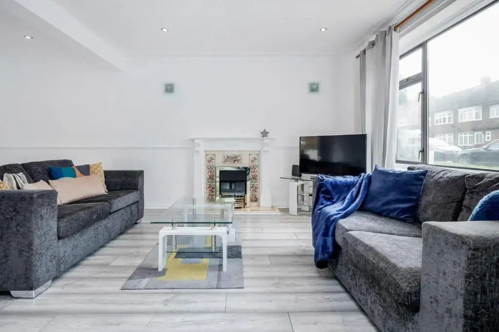 3br-sleeps5-parking-garden-accesstolondon