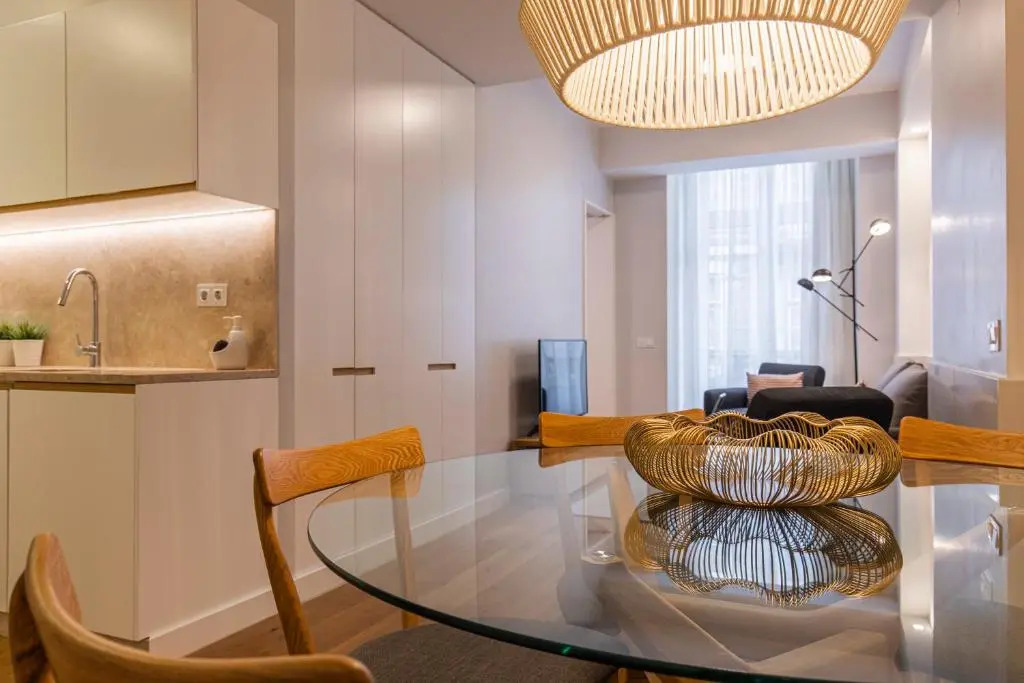 Upscale & Modern 2BDR Apartment