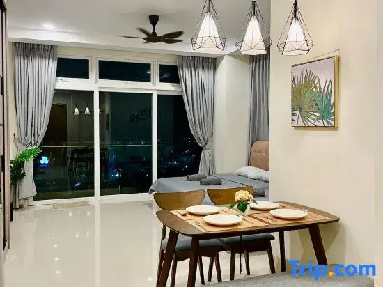 Kuching City Center Apartment With City View