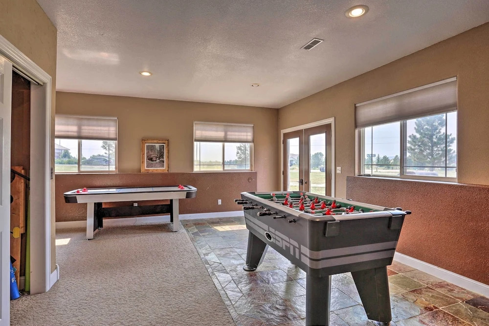 Black Hawk Lower-level Unit With Game Area!