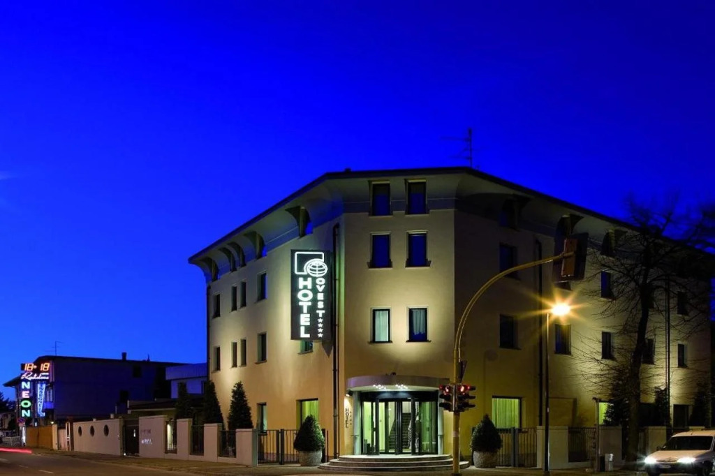Hotel Ovest