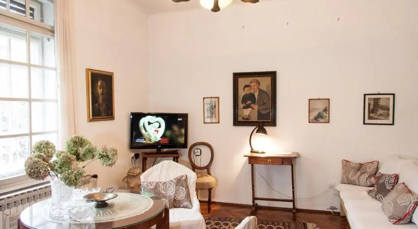 Authentic Zagreb Apartment with Garden