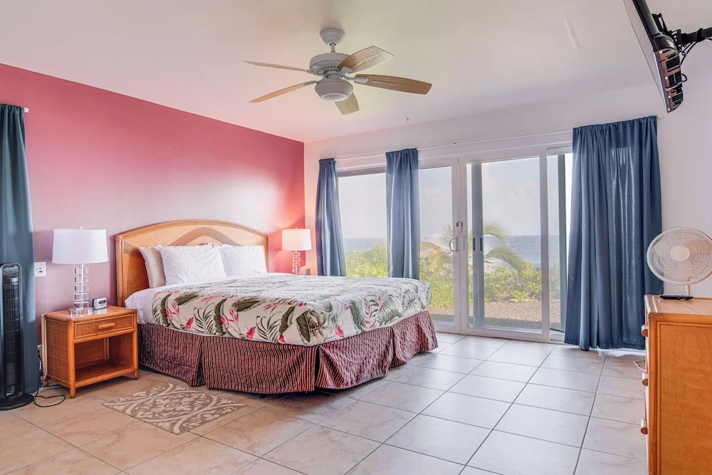 Oceanfront Keaau Gem: Ocean & Sunrise Views, Pool