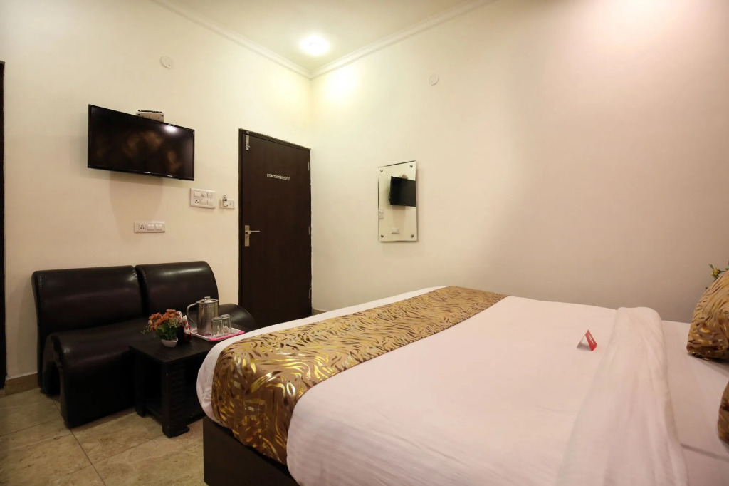 Oyo Rooms 111 Opp. Sangam Cinema