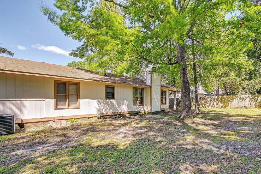 Fayetteville Vacation Rental w/ Yard!