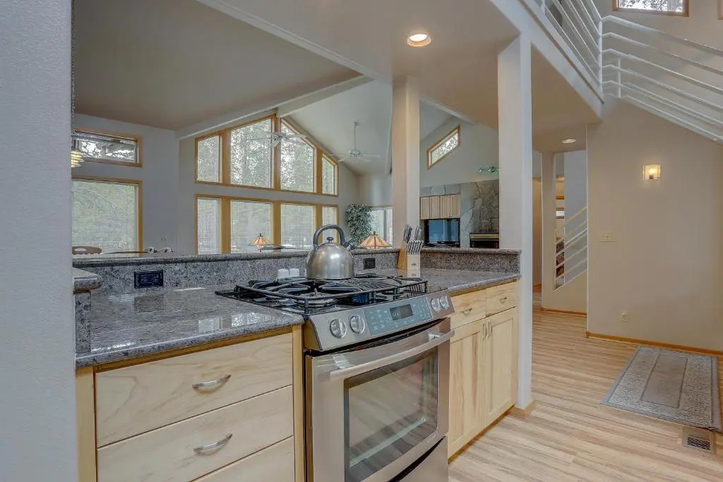 1 Colonial-Golf Course-5BR/6BA