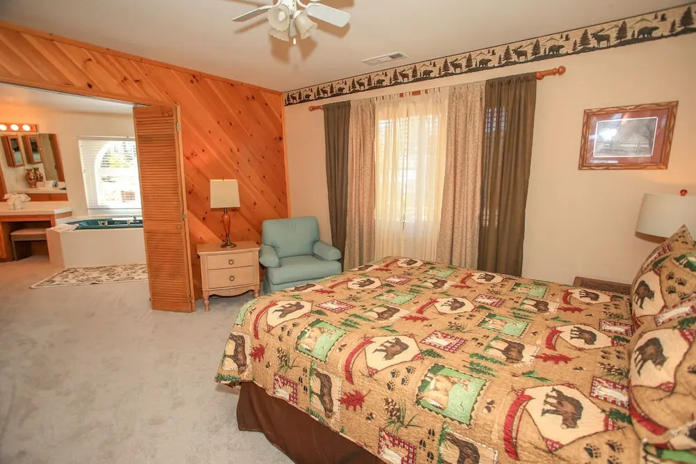 The Villa Pines