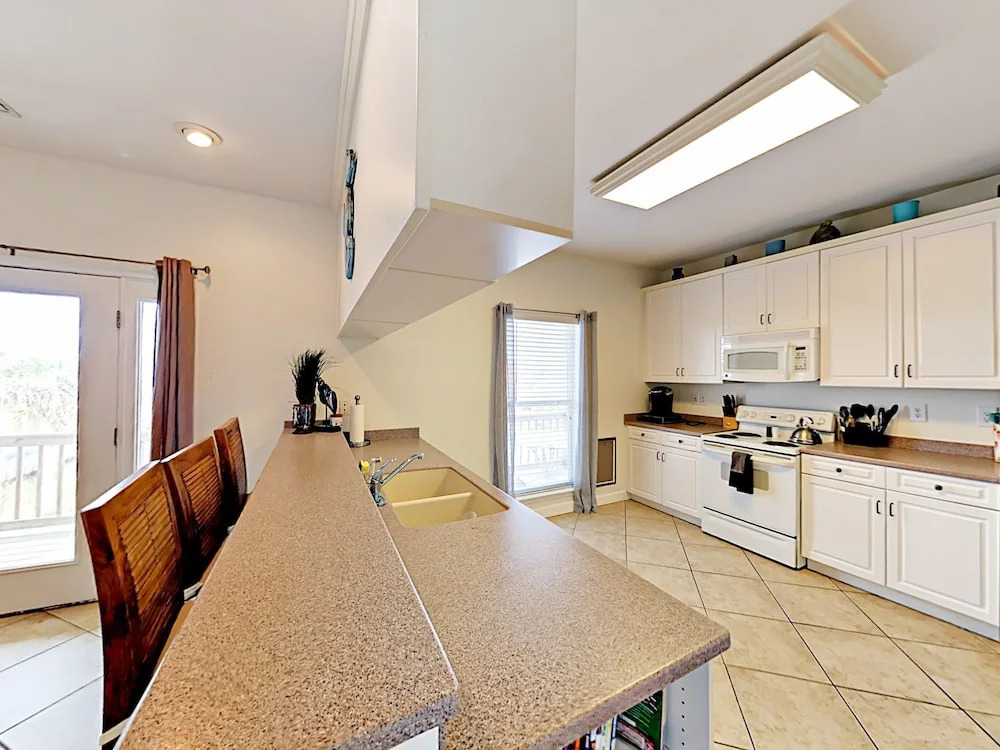 3BR on Mobile Bay, 1 Block to Beach