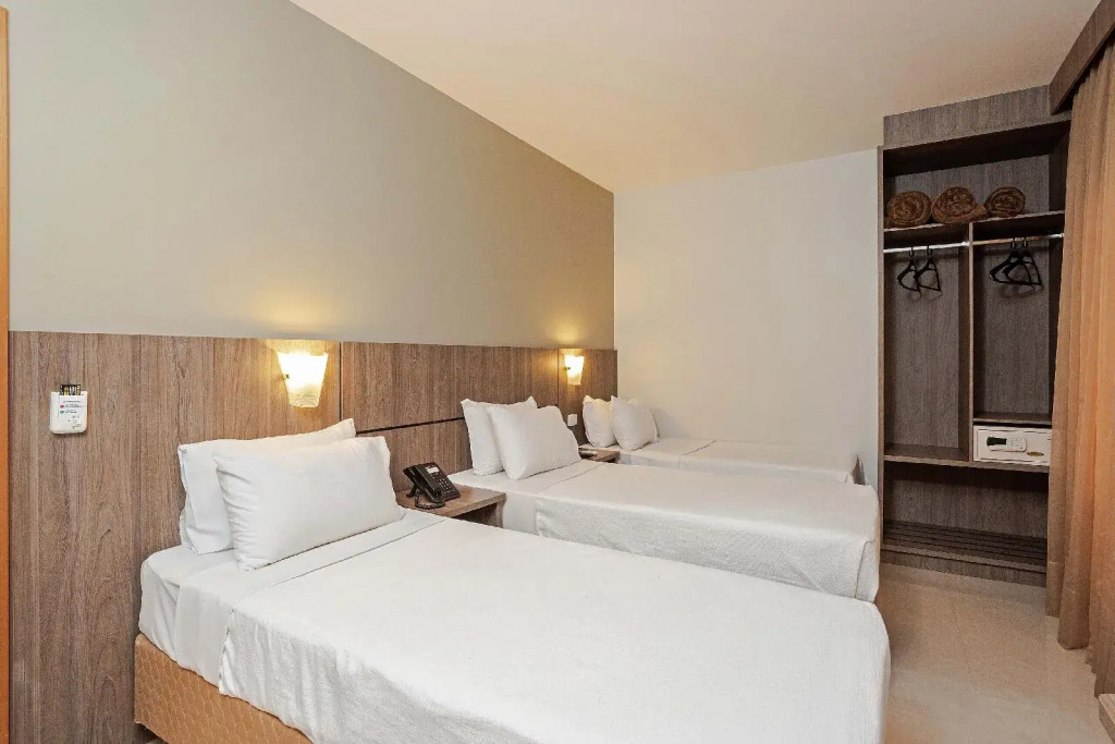 Slim Hotel Curitiba Av das Torres