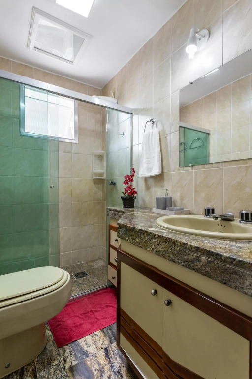 Apartamento a 200m da PRAIA DO FORTE com VISTA, GARAGEM, VARANDAS e Wi-Fi 250 MEGAS