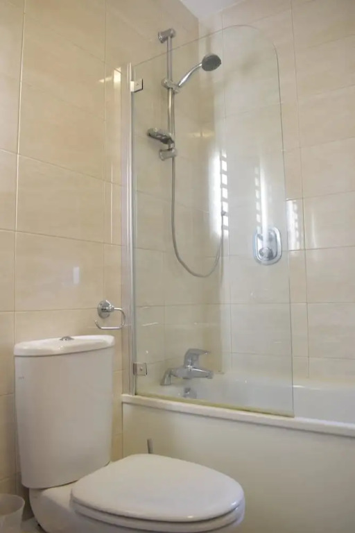 2 Bedroom Flat Near Hyde Park