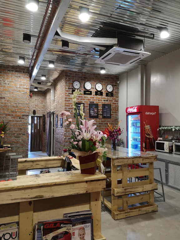 Iron Inn - Hostel