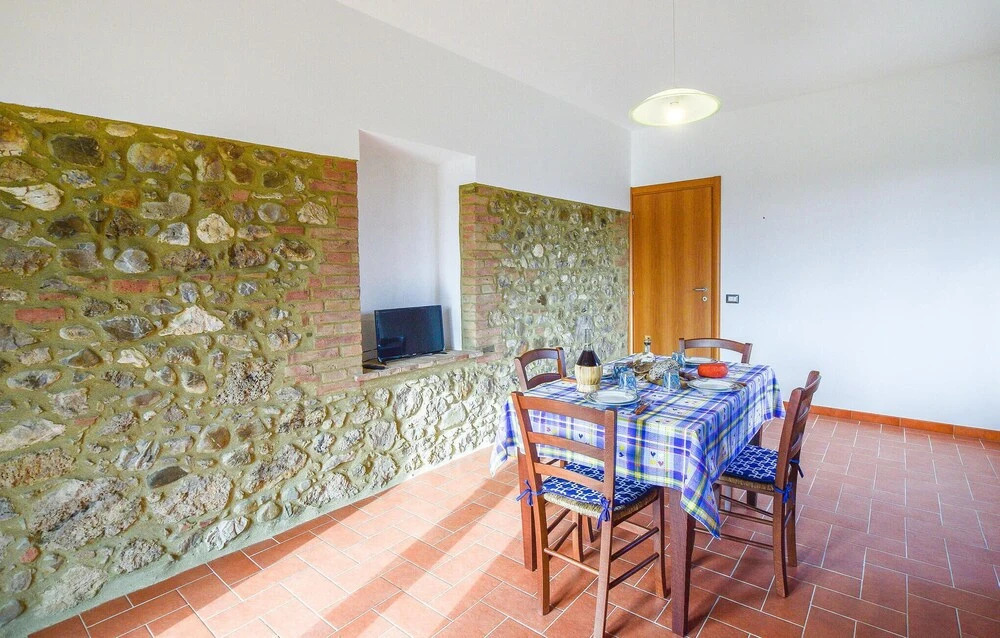 Beautiful Home in Chiusdino With Wifi and 5 Bedrooms