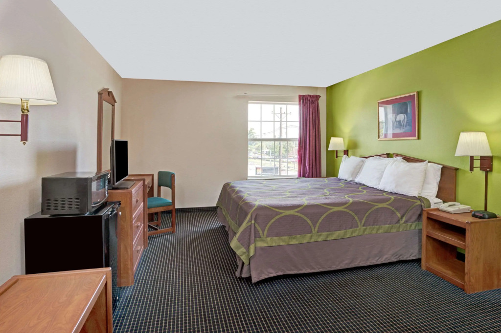 Super 8 by Wyndham Louisville/Expo Center