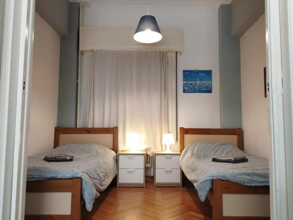 Colorful apartment 5 minutes walk from Acropolis