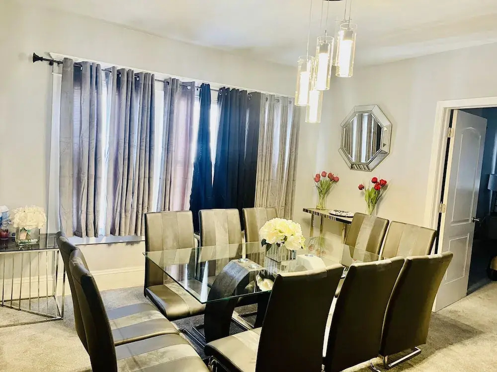 Newly Renovated 2 floor Getaway