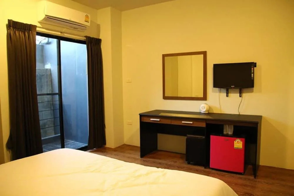 Bedroom 77