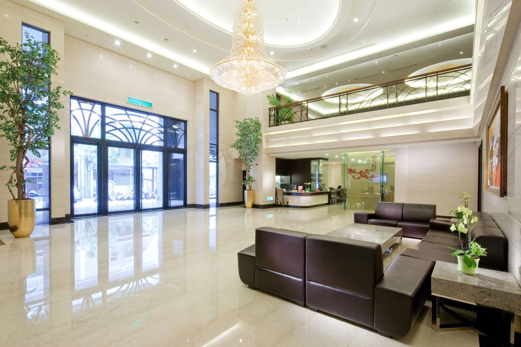 Queena Plaza Hotel