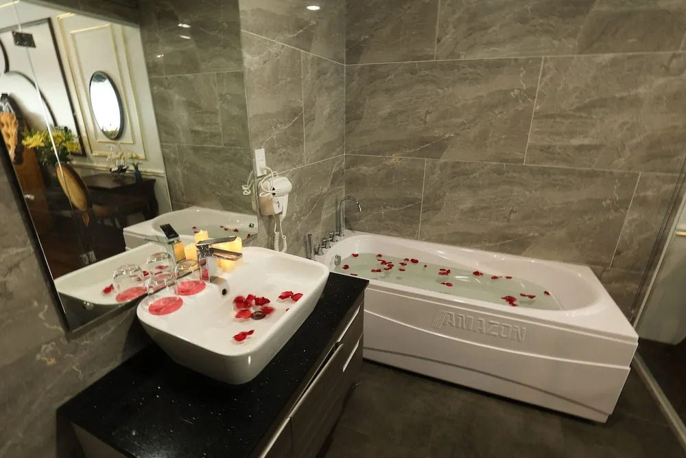 Royal Văn Phú Hotel