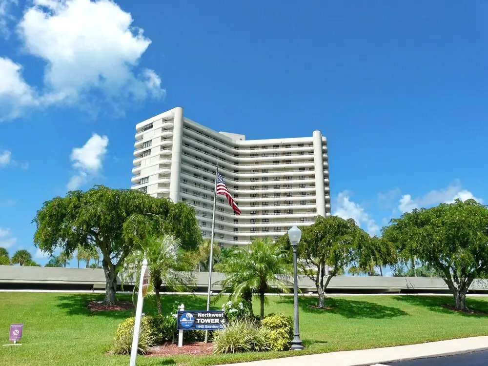 Beachfront Condo With Pool and Balcony Facing Beach
