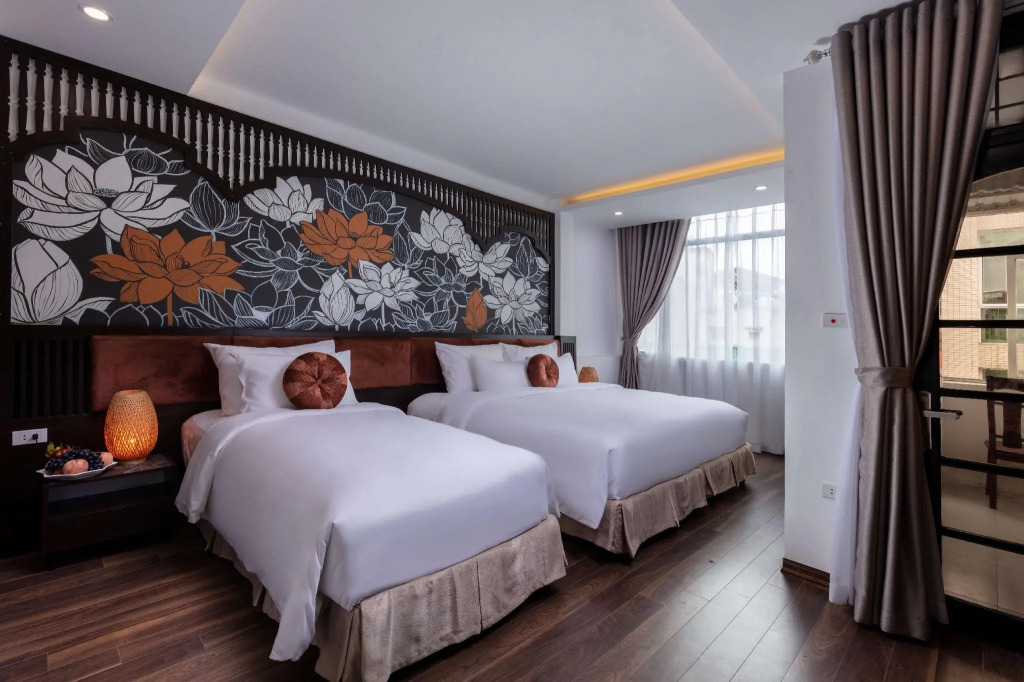Hanoi Center Silk Lullaby Hotel and Travel
