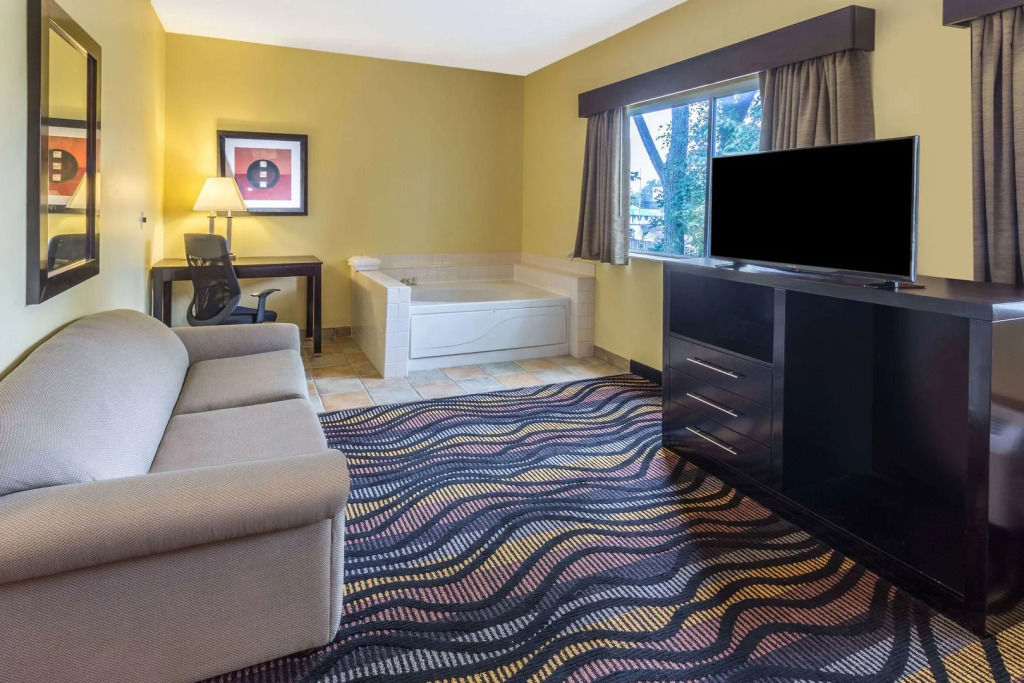 AmericInn by Wyndham Streator