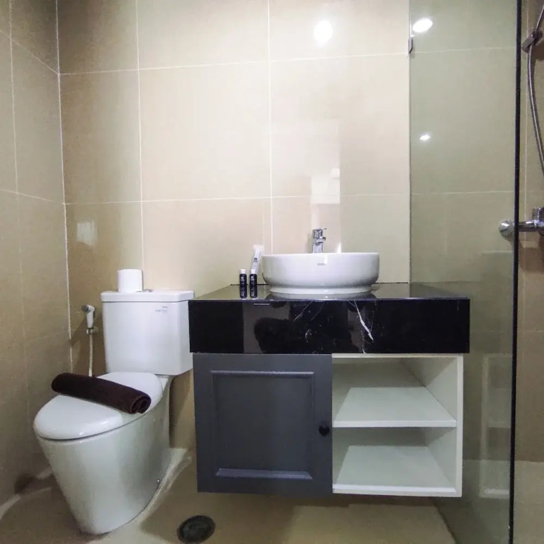 Modern And Comfortable Living At 2Br Grand Sungkono Lagoon Apartment