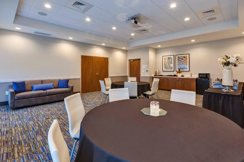 Holiday Inn Express- Eau Claire West I-94 by IHG