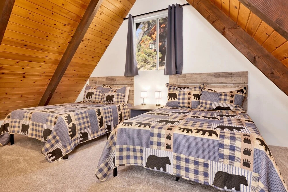 2235-bear Mountain Views 3 Bedroom Home by RedAwning