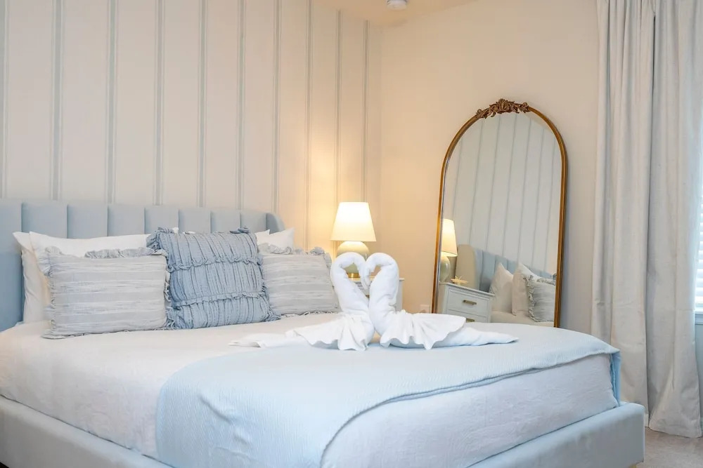 Daniel's Townhome Getaway At Windsor Island Resort 5 Bedroom Townhouse by Redawning
