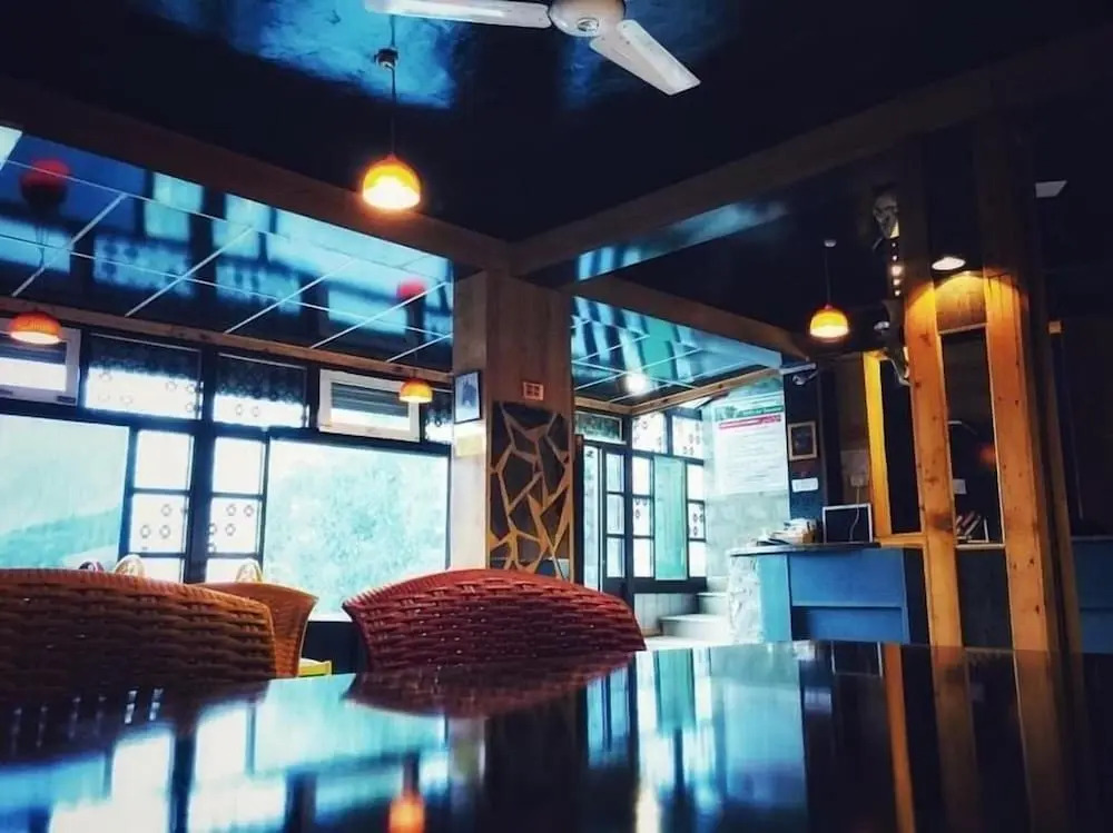 Hotel Blue Moon