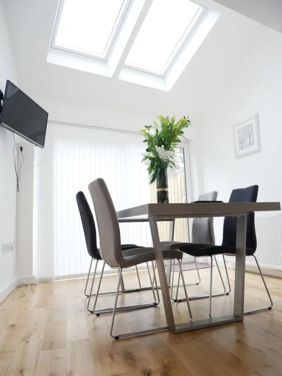 The Courtyard, 4 - Bed, Sleeps 6, Pets Welcome
