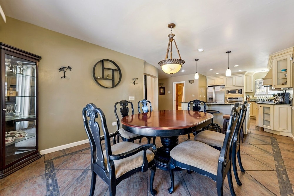 2253 Catalina Drive 4 Bedroom Home