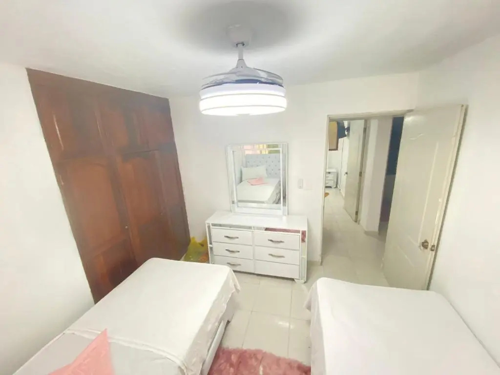 9 Santiago Monumental Area Cozy 3 bedrooms - WIFI- Air Conditioner- Apartment for 7 peoples - close to all kind the business around and transportation 24 hours to visit the city