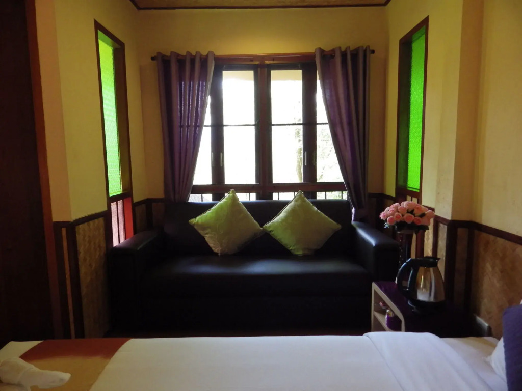 Pura Vida Pai Resort