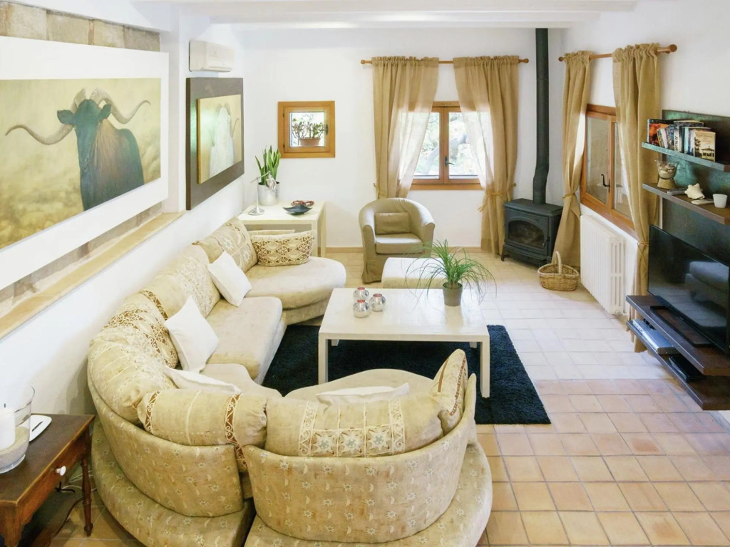 Luxurious Country House With Heated Pool for 8 People in Pollensa