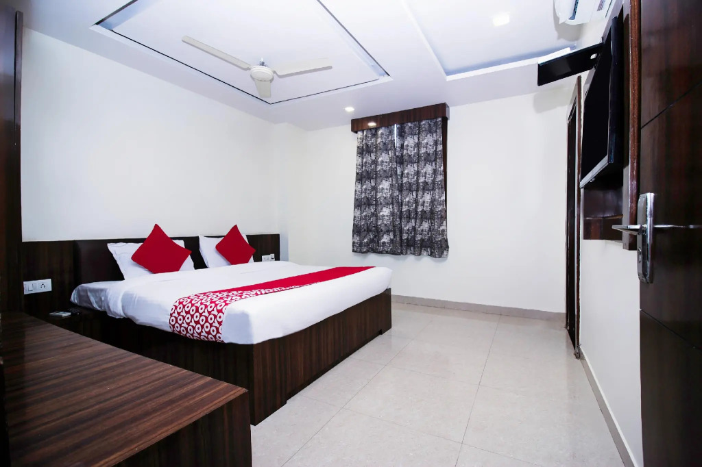 OYO 15424 Hotel Galaxy Palace