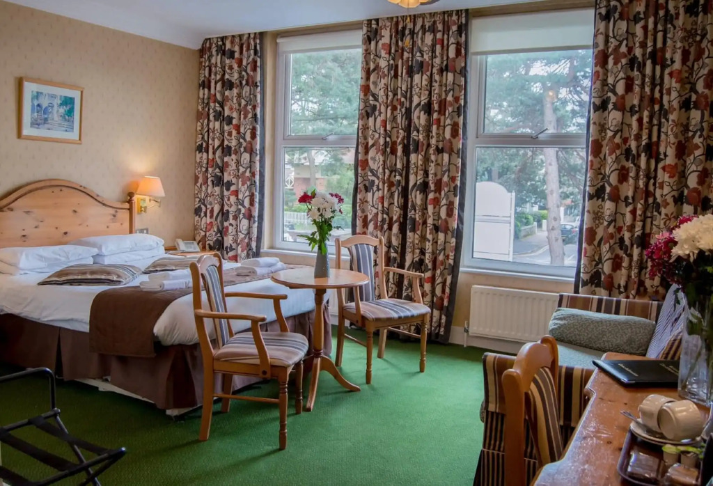 Elstead Hotel